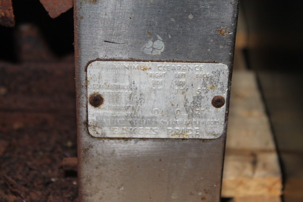 Bakers Pride Stainless Steel Commercial Natural Gas Powered Single Deck Pizza Oven w/ Cooking Stones. - Image 5 of 10