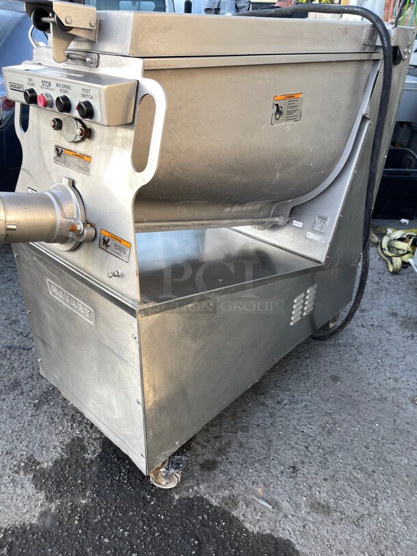 WOW! Hobart MG2032-7 Prime Meat Grinder w/ 200-lb Capacity - 7 1/2 hp Grind Motor, 1 hp Mix Motor, 220 v/3ph Tested and Working - Image 4 of 10