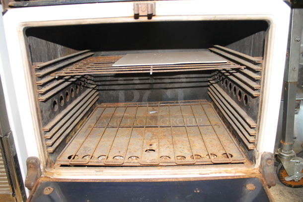 VINTAGE! Alacazar Metal Commercial Gas Powered 4 Burner Range w/ Oven, Over Shelf and Back Splash.  - Image 4 of 9