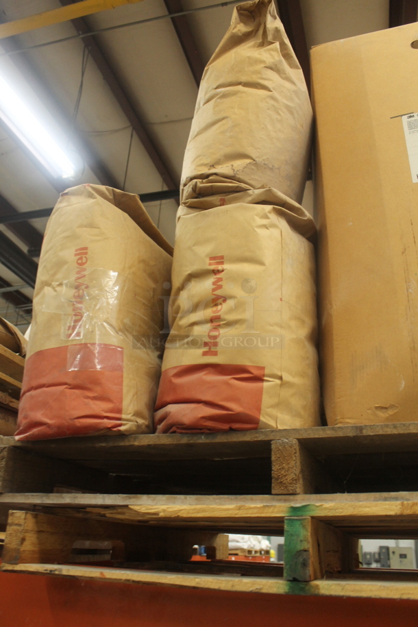 ALL ONE MONEY! PALLET LOT of Various Items Including 3M Glass Bubbles. BUYER MUST REMOVE. - Image 5 of 6