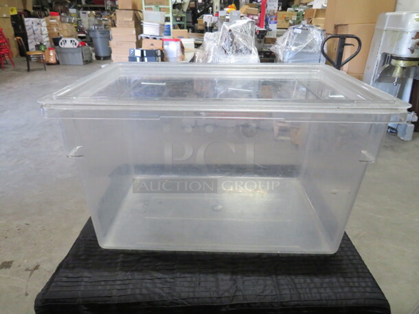 One 22 Quart Food Storage Container With Lid.