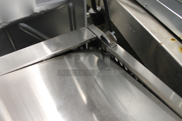 BRAND NEW SCRATCH AND DENT! KoolMore SCDC-3P-SSL Stainless Steel Commercial Countertop Refrigerated Rail w/ 3 Drop In Bins. 115 Volts, 1 Phase. Tested and Does Not Power On - Image 5 of 11