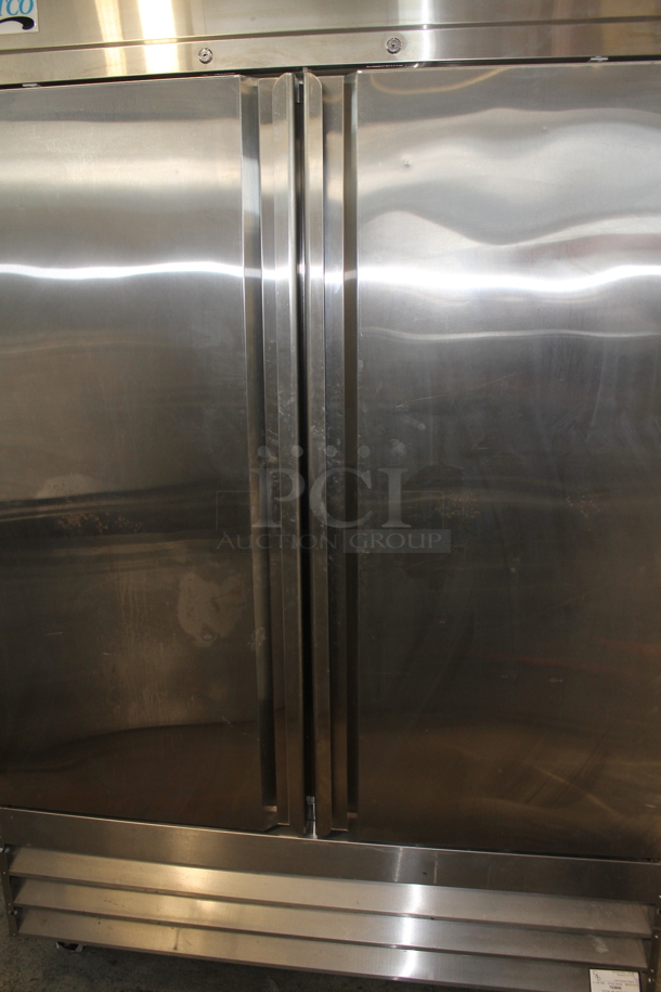 Avantco 178CFD2RR Stainless Steel Commercial 2 Door Reach In Cooler w/ Poly Coated Racks on Commercial Casters. 115 Volts, 1 Phase. Tested and Working! - Image 5 of 11