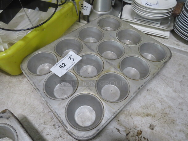 Commercial 12 Hole Muffin Pan. 3XBID