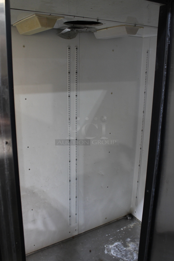 True TA3R-3S Stainless Steel Commercial 3 Door Reach In Cooler on Commercial Casters. 115 Volts, 1 Phase. Tested and Working! - Image 5 of 6
