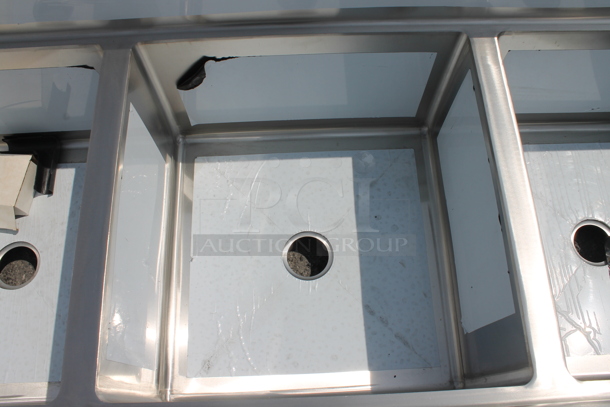 BRAND NEW SCRATCH AND DENT! Regency 600S32424224 124" 16-Gauge Stainless Steel Three Compartment Commercial Sink with 2 Drainboards. Bays 24x24x12. Drain Boards 22x26x1 - Image 4 of 11