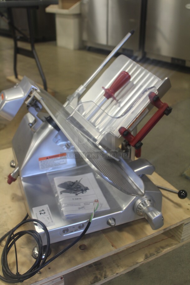 NEW! Van Berkel Varimixer Model C33F-S/N Commercial Countertop Meat/Cheese Deli Slicer. 28x17x22. 220V/60Hz. 1 Phase. Needs Plug.  - Image 3 of 8