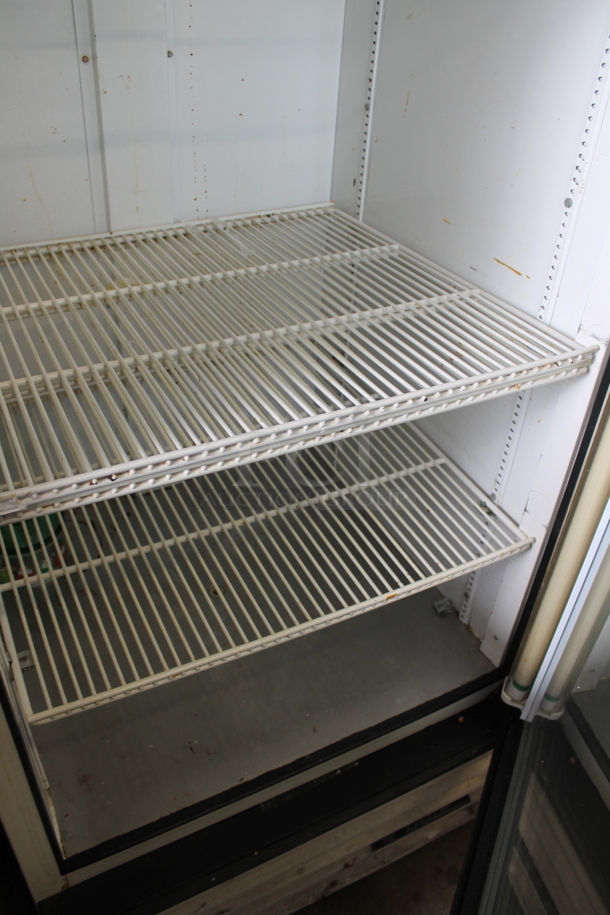 True GDM-26 Metal Commercial Single Door Reach In Cooler Merchandiser w/ Poly Coated Racks. 115 Volts, 1 Phase. Tested and Powers On But Does Not Get Cold - Image 6 of 6