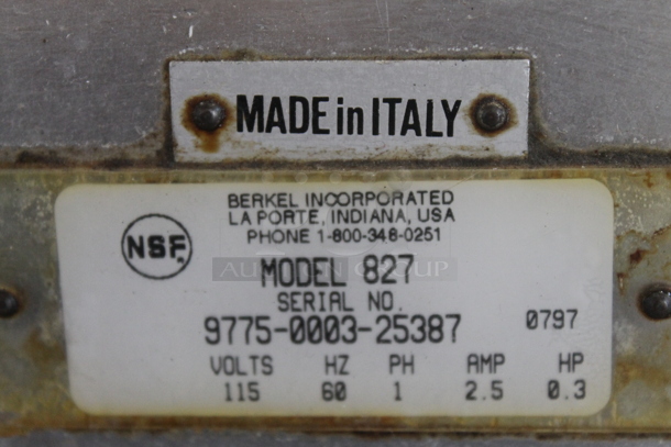 Berkel 827 Stainless Steel Commercial Countertop Meat Slicer w/ Blade Sharpener. 115 Volts, 1 Phase. Tested and Working! - Image 8 of 9