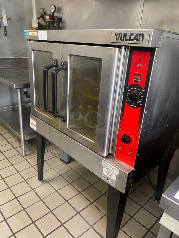 Late Model! Vulcan VC4GD Commercial Single Full Size Natural Gas Convection Oven - 50,000 BTU One Stand With 5 Shelves NSF Tested and Working! - Image 4 of 11