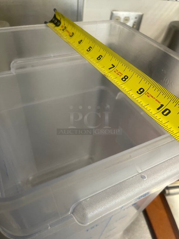 Clean! Commercial Plastic Containers with Covers NSF 11x11x16 - Image 4 of 5