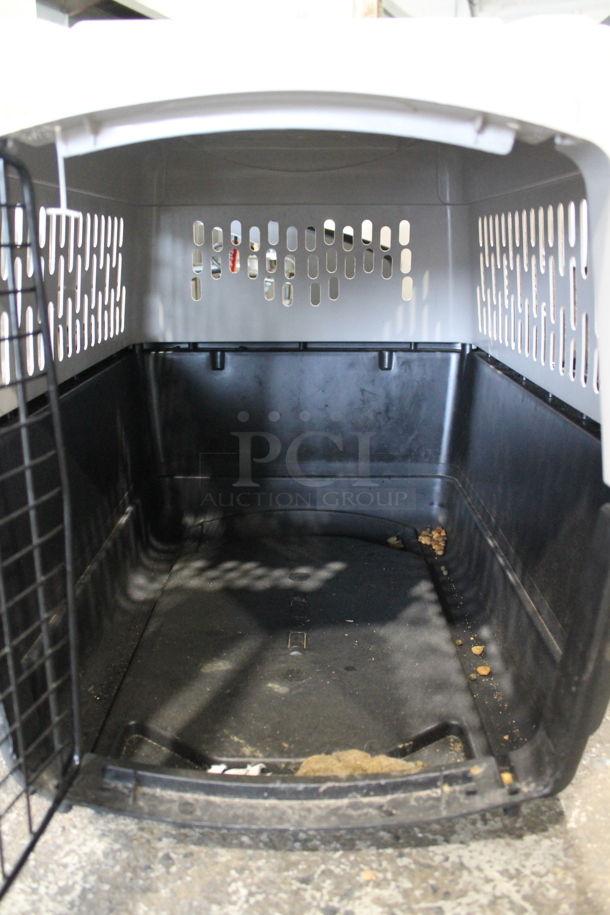 Gray and Black Poly Small Animal Carrier Cage. - Image 6 of 7
