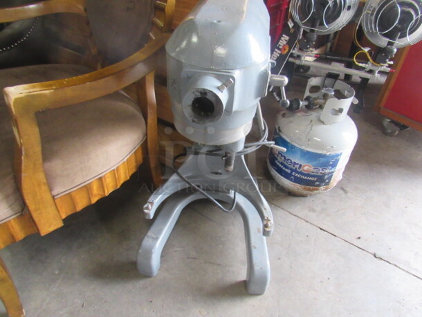 One Hobart 30 Quart Mixer. ModelA-300. 115 Volt. WORKING. - Image 3 of 3
