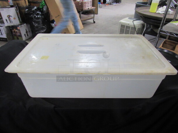 One Cambro Full Size 6 Inch Deep Food Storage Container With Lid.