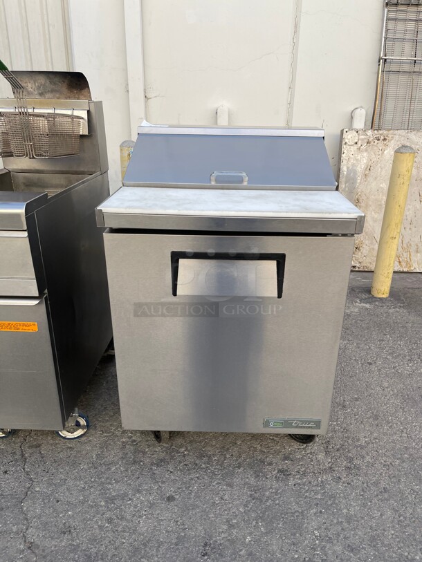 Late Model! True TSSU-27-08 27 inch Sandwich/Salad Prep Table w/ Refrigerated Base, 115v NSF Tested and Working! 27x30x43 - Image 3 of 9