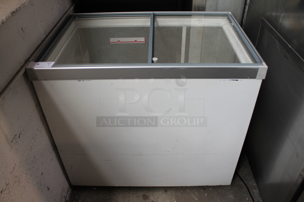 Vestfrost SCF940 Metal Commercial Chest Freezer Merchandiser. 115 Volts, 1 Phase. Tested and Working! - Image 1 of 6