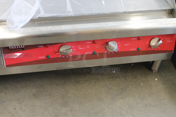 BRAND NEW SCRATCH AND DENT! Avantco 177EG30N Stainless Steel Commercial Countertop Electric Powered Flat Top Griddle w/ Thermostatic Controls. 208/240 Volts, 1 Phase. - Image 2 of 4
