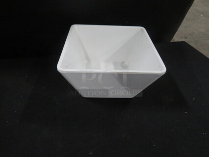 5X5X3 Melamine Bowl. 2XBID
