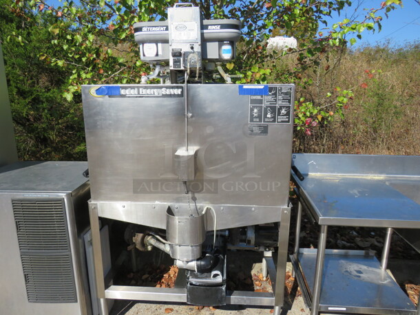 One WORKING CMA Dish Machine. Model# B-2. 115 Volt. 52X34X75. $6838.80 - Image 1 of 2