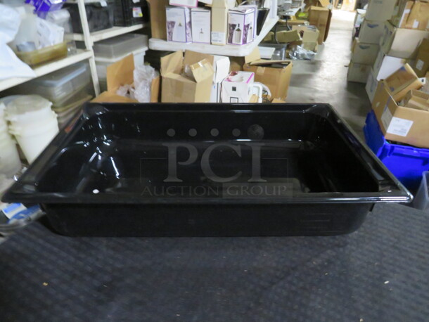 One NEW Vollrath Full Size 4 Inch Deep Black Food Storage Container. #8004420 - Image 1 of 1