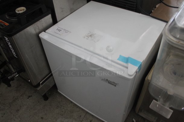 Arctic King AUFM011AEW Mini Freezer. 115 Volts, 1 Phase. Tested and Does Not Power On - Image 3 of 5