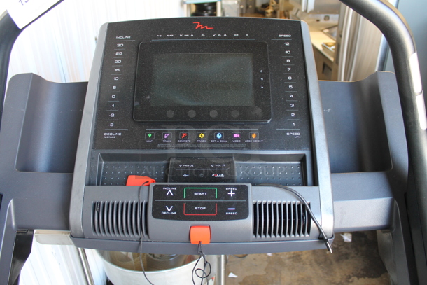 Freemotion FMTK74810.7 i11.9 Incline Trainer Metal Commercial Floor Style Treadmill. 110-120 Volts, 1 Phase. Tested and Powers On But Screen Does Not Work - Image 5 of 5