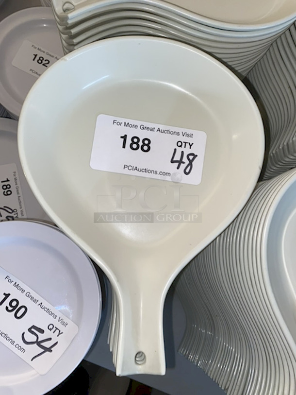 GET Melamine SK-2-IV Diamond Ivory 16 oz. Melamine Skillet -  Length: 10 1/2"
Height: 1 1/2" Capacity: 16 oz. Rim Full Capacity: 21 oz. - 48x Your Bid - Image 1 of 2