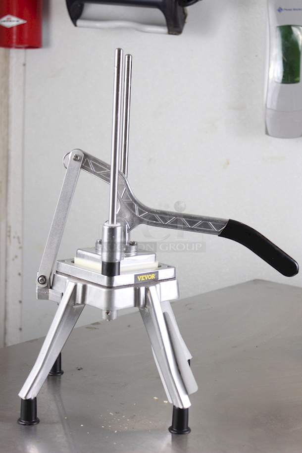 VEVOR Commercial Vegetable Chopper With 1/4 Inch Blade. Made of heavy-duty stainless steel and aluminum alloy, durable and corrosion-proof. - Image 3 of 8