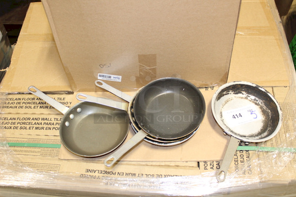 AMAZING! Vollrath 67807 7" Non-Stick Aluminum Frying Pan w/ Vented Silicone Handle. 5x Your Bid - Image 3 of 3