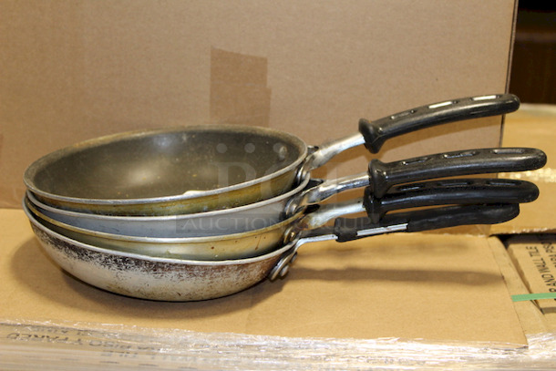HIGH QUALITY! Vollrath 67608 8" Non-Stick Aluminum Frying Pan w/ Vented Silicone Handle. 5x Your Bid - Image 3 of 5