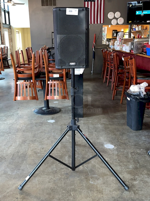 BEAUTIFUL! QSC Speaker Stand AND K10 1000 W 90° Active 10" (250 mm) 2-way PA Loudspeaker. 100-240V ~ 2.3-1.1 A 50/60Hz 12.6" x 11.8" X 20.4" - Image 1 of 5