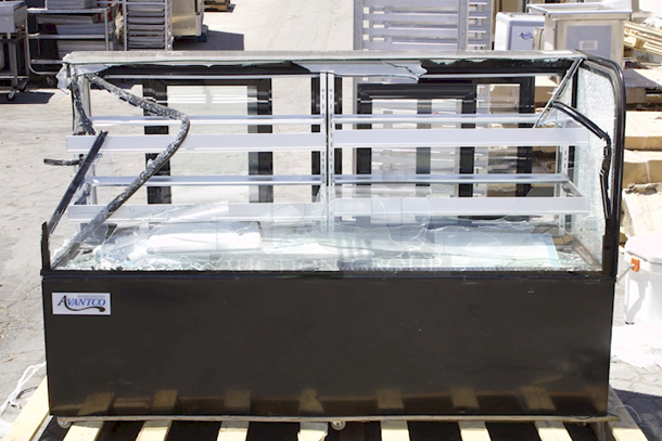 BRAND NEW SCRATCH & DENT! Avantco BC-72-HC 72" Curved Glass Black Refrigerated Bakery Display Case. Tested. Turns On. Gets Cold. See Photos For Damage.  - Image 2 of 9