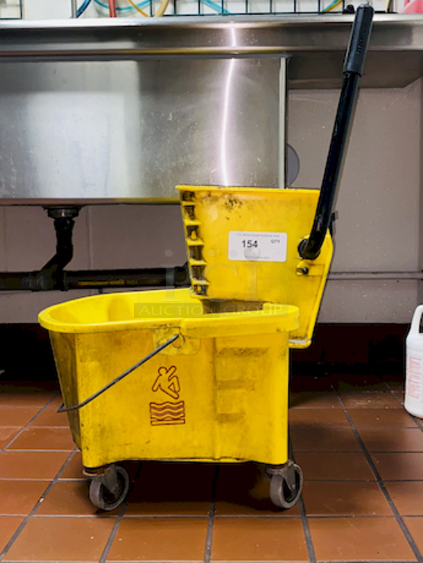 Rubber Maid 6 Gallon Mop Bucket on Commercial Casters.  - Image 2 of 7