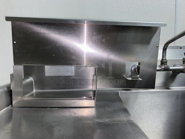 NICE! Stainless Steel Wall Storage Unit.  - Image 3 of 3