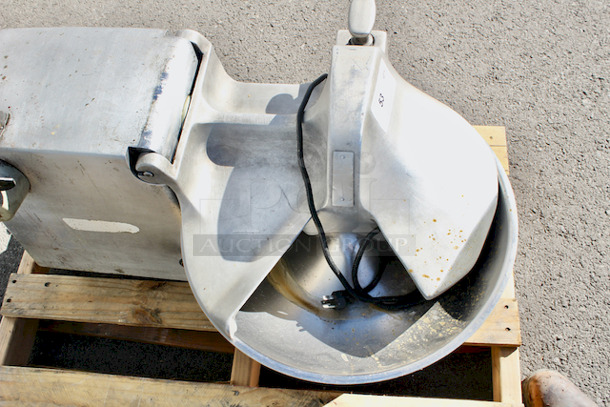 Hobart 84186 15 lb. Buffalo Chopper Food Processor with #12 Hub - 1 hp,  - Image 4 of 6