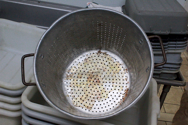 LARGE! Stock Pot Colander.  - Image 3 of 3