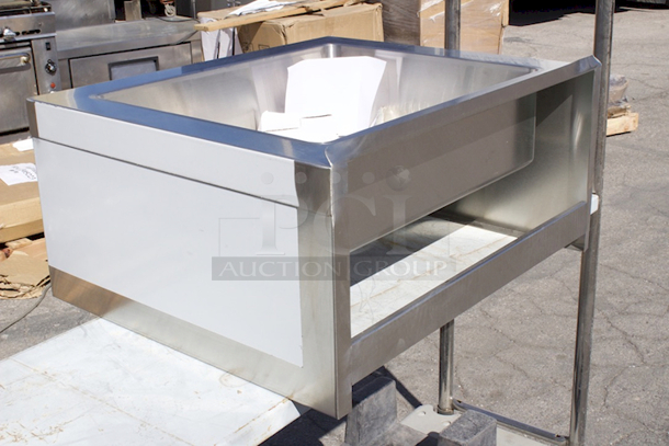 BRAND NEW SCRATCH & DENT! Regency 25" 16-Gauge Stainless Steel One Compartment Floor Mop Sink - 20" x 16" x 6" Bowl - Image 3 of 9