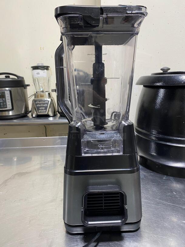 Ninja Professional Plus Blender, 1400 Peak Watts, 3 Functions for Smoothies, Frozen Drinks & Ice Cream with Auto IQ, 72-oz.* Total Crushing Pitcher & Lid ..... Tested and Working - Image 4 of 6