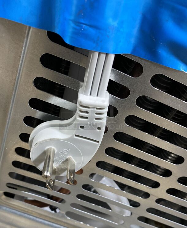 AMAZING CONDITION! Side-by-Side Refrigerator with External Ice & Water Dispenser - Stainless Steel
 - Image 6 of 6