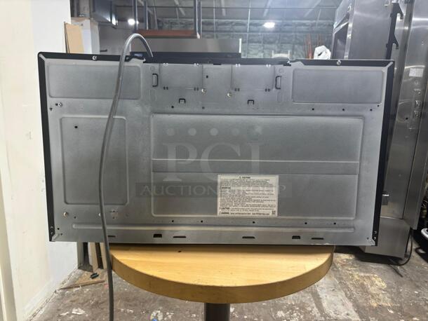 BRAND NEW scratch&dent Samsung 30 Inch Wide 1.6 Cu. Ft. 1000 Watt 300 CFM - Image 5 of 6