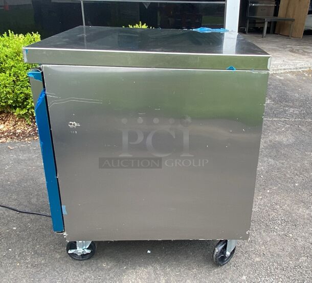 Dukers - DUC29R, Commercial 29" Under counter refrigerator 7cu.ft. NSF
 - Image 4 of 6