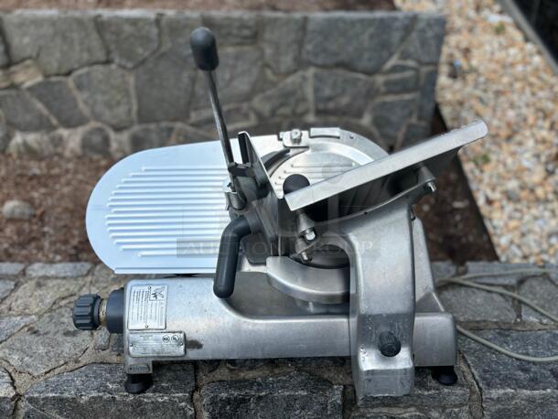 Hobart Manual Meat Slicer w/ 14" Blade, Belt Driven, Aluminum, 1/2 hp
 - Image 1 of 6