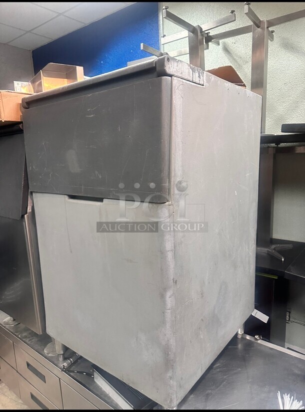 Hoshizaki Commercial Ice Bin 600 Lb Capacity  - Image 4 of 4