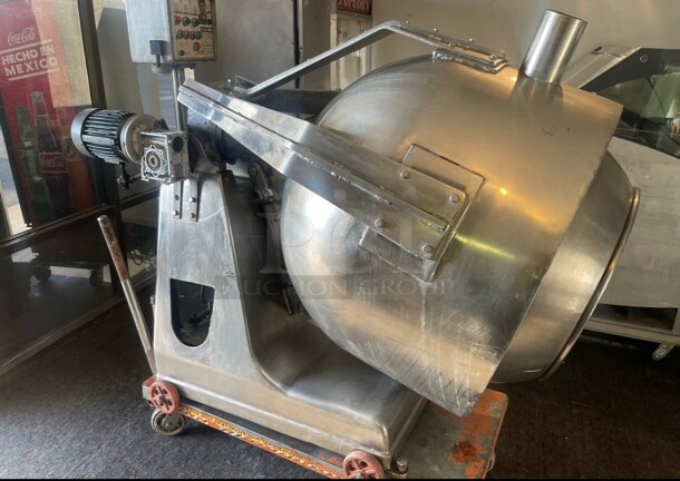 Excellent Condition Commercial 100 Gallon Rotating Tilted Heated Kettle Gas Operated Tested and Working - Image 1 of 6