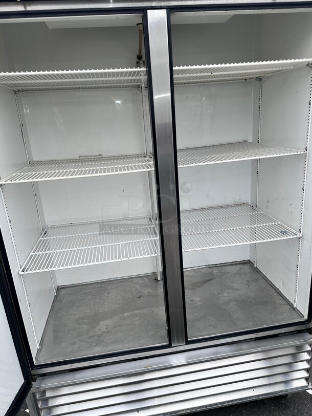 Certified Working True T-49-HC 54 inch Solid Door Reach-In Commercial Refrigerator 115 Volt - Image 6 of 6