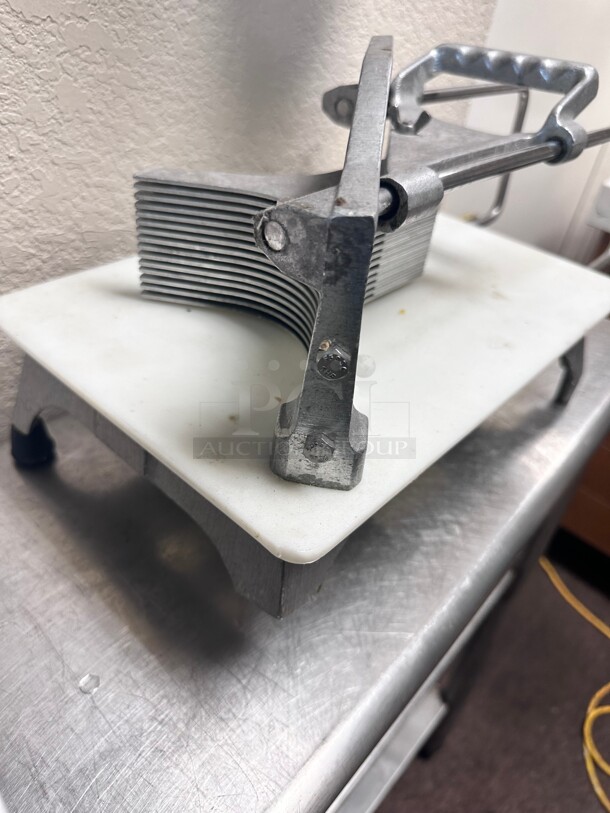 Vollrath 0643N Tomato Pro Cutter, 3/16 inch Cut, Straight Blades NSF - Image 4 of 9