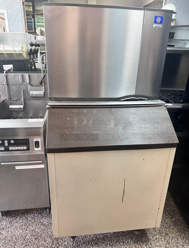 Working Manitowoc SY-0504A Air cooled ice maker 115 Volt With Ice Bin  - Image 5 of 9