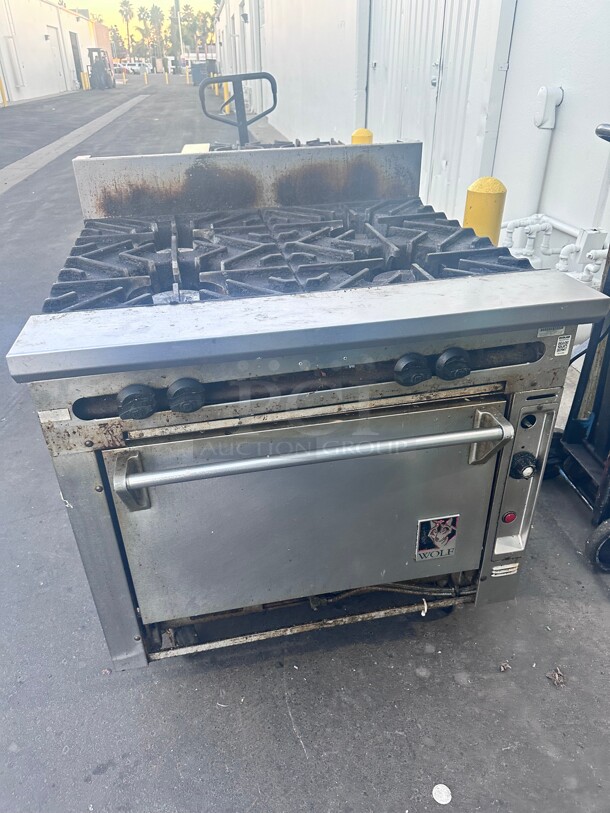 Wolf Commercial Gas 6 Burner With Oven