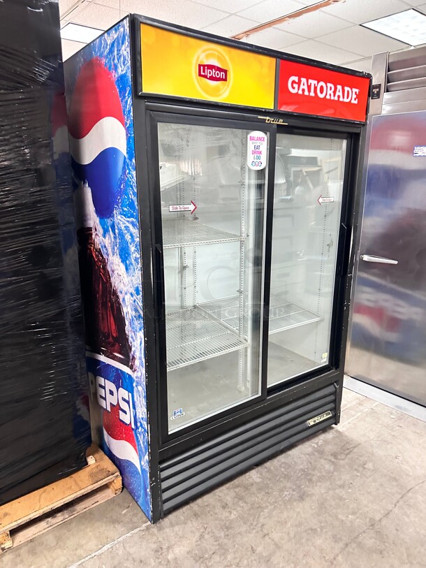 Late Model True GDM-45 52 Black Refrigerated Sliding Glass Door Merchandiser 115 Volt Tested and Working! - Image 5 of 7
