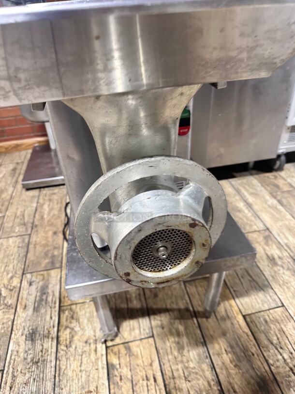 Clean PRO-CUT #22 ELECTRIC MEAT GRINDER STAINLESS 2 HP, MODEL# KG22WXP 220 Volt Wokring - Image 4 of 8